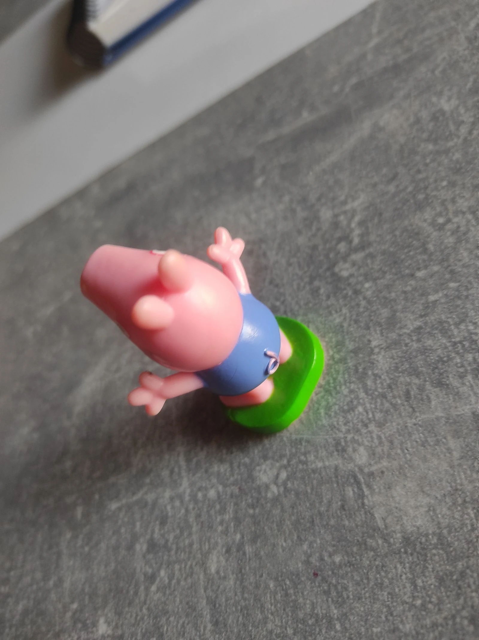 George pig avec sceau de dinosaure – photo 4